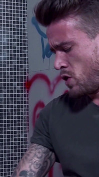 Leyla Morgan & Luke HotrodH lavatory fucking