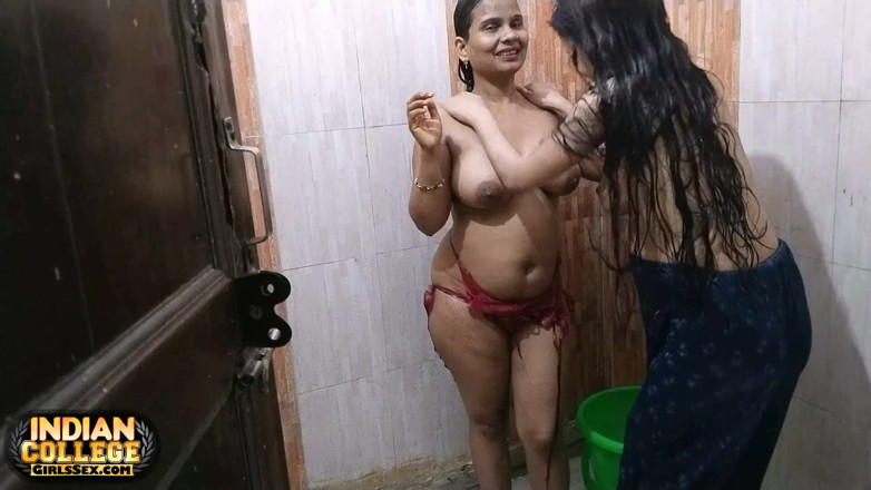 Indian Lesbians: L'amica lesbica indiana mi aiuta a dimenticare il mio ragazzo...