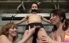 Meninas peitudas de biquíni provocam e negam homem masoquista com punhetas e sexo intercrural.