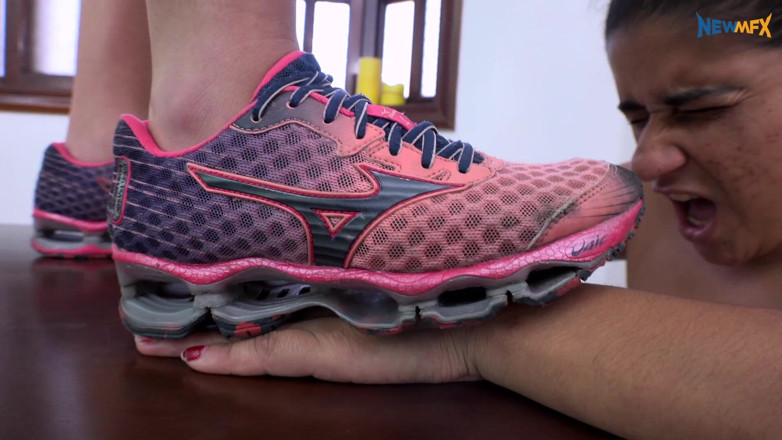 NewMFX Feet: Sneakers' Marks