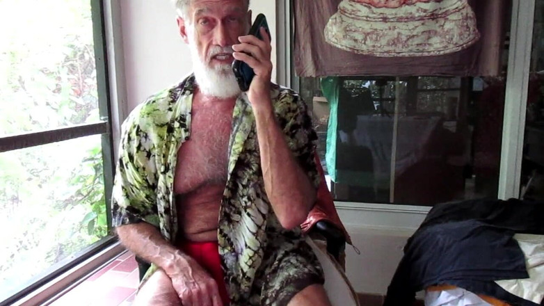 Mr hairy gardener: Phoneexpt1
