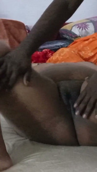 Meine Frau sagte, sie würde sie mich ficken lassen, wenn ich sie auf meine Flitterwochen mitgenommen hätte, also tat ich es; Deine schwägerin ist wirklich gut im bett