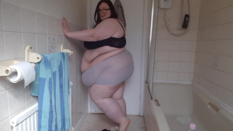 SSBBWLadyBrads: SSBBW shower striptease, lets get naked