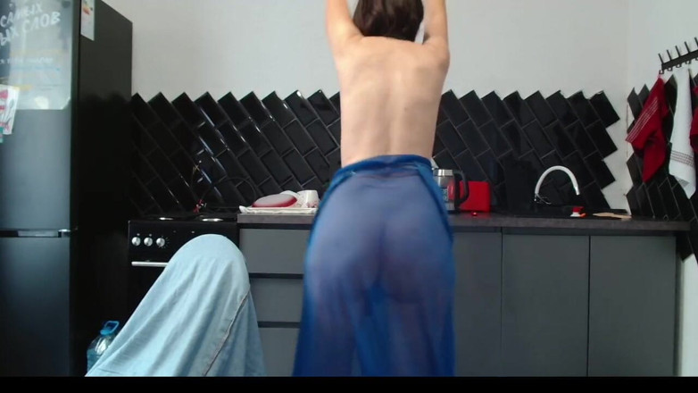 ANGELA_LADY: 성숙한 중년 여성(lyra red.isadora)은 그녀의 똥구멍에 손가락을 집어넣은 다음 딜도를 핥았습니다.