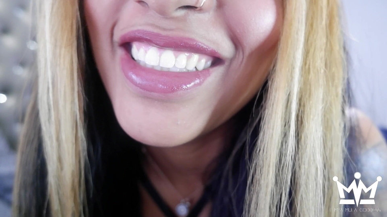 Mya Mula Goddess: ब्रेटी होठों की मांग है कि आप भेजें