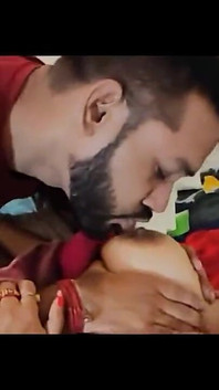 Žhavá a sexy bhabhi ošukaná tvrději, velký zadek