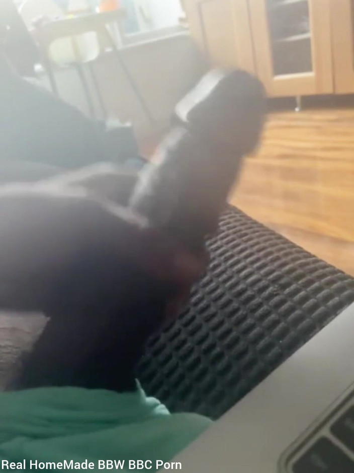 Big black cock BBCee: Acariciando mi gran polla negra viendo porno