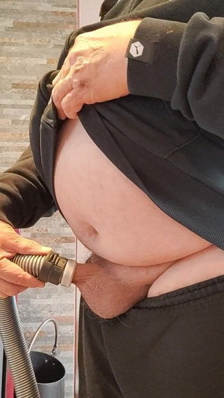 Karlchengeil: Aspirateur pendant le ménage
