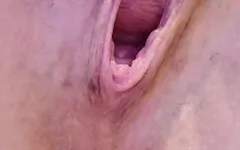 Sexy milf neukt haar poesje
