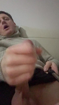 Am Abend ruhte ich mich aus, während meine Freunde in einem anderen Zimmer waren. Ich komme mit 42 Jahren zum ersten Mal öffentlich