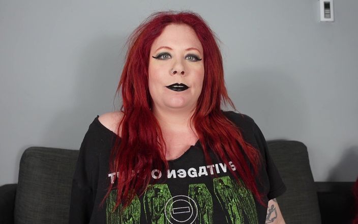 Deanna deadly: 미소 짓고 기분 좋게 해주기 위해 간지럽히는 고스 배다른 아들