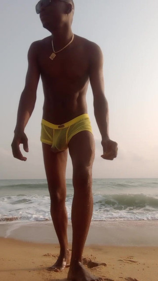 Dickass3x: Berjalan dengan kontol punggung besarku mengocok di pantai cotonou sendirian