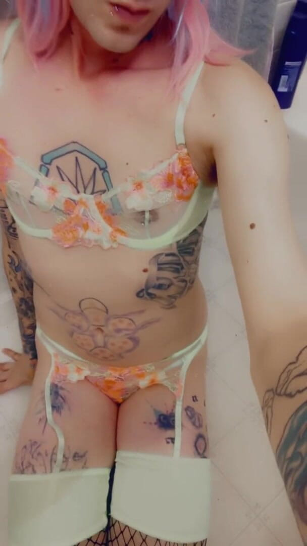 CarmenMelatonin: Cosplay bikini babe