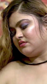 Indische stiefvader neukt stiefzoonvrouw! Taboe seks