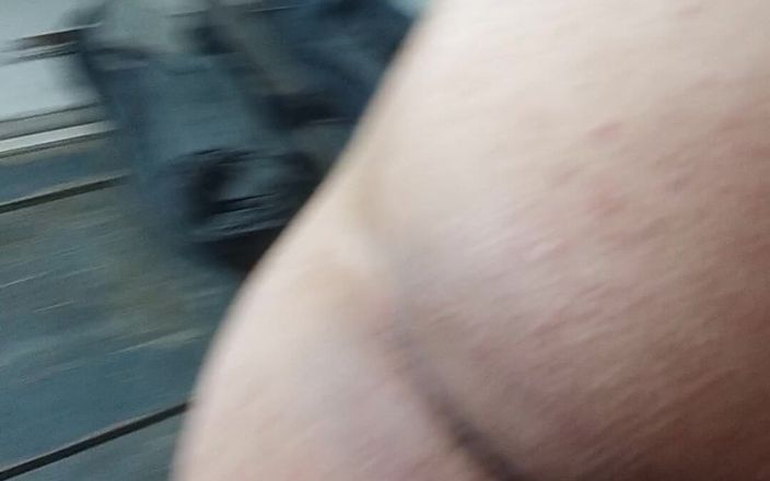 White ass: Am fumat țigară înainte de striptease