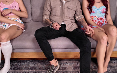 HelplessTeens: Enteada se acostuma ao lado de sua irmã gêmea tímida...