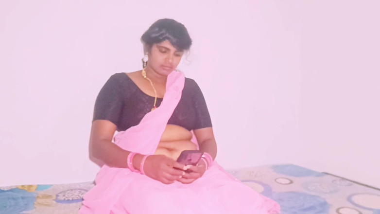 Telugu honey lips: Engh индиец Сари Мачеха трахает большого хуя пасынка. Телугу грязные разговоры.