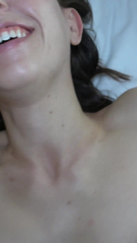 ÎncepătoareA Krystal Palmer umplută cu spermă de Tad Pole