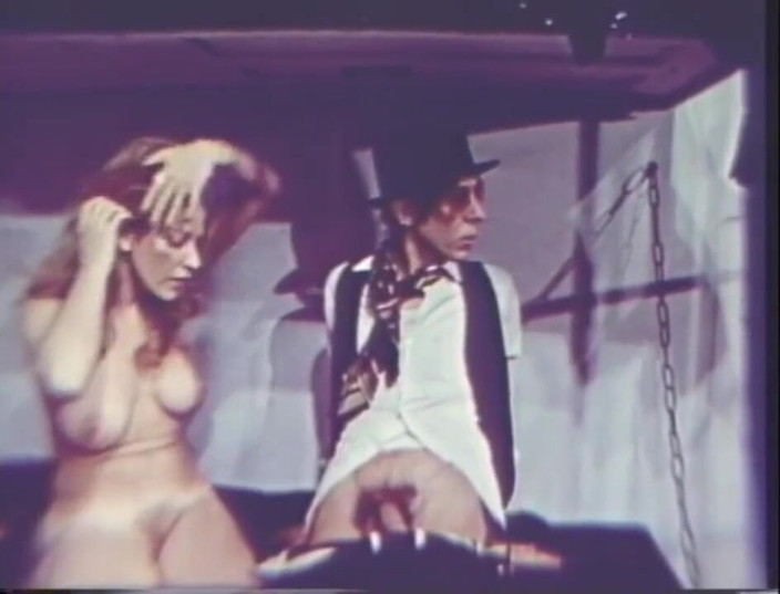 Vintage Usa: Sexy vintage slut takes the cock!
