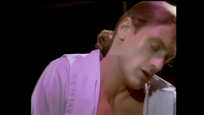 Vintage megastore: Moana Pozzi ochutnává dva ptáky ve vintage dvojité penetraci