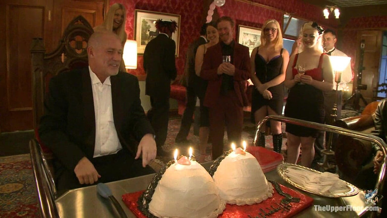 The Upper Floor by Kink: Mark Davis'in doğum günü