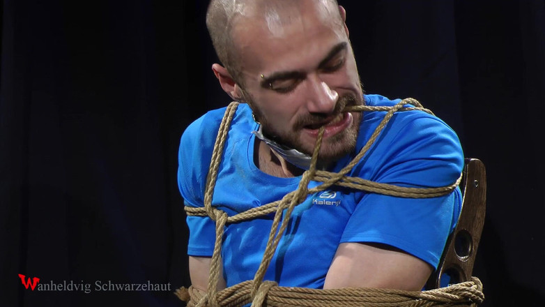 Wanheldvig: Zeus hardcore bondage utmaning