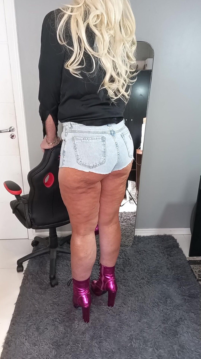 Sexy ass CDzinhafx: 내 엉덩이가 새 반바지를 입고