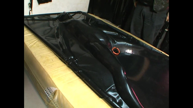 Absolute BDSM films - The original: Deux Sœurs Essaient De Nouvelles Expériences