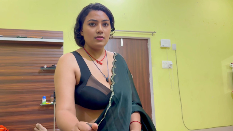 Hotty_ragini: Stora bröst indisk hembiträde knullad av stor kuk malik för...