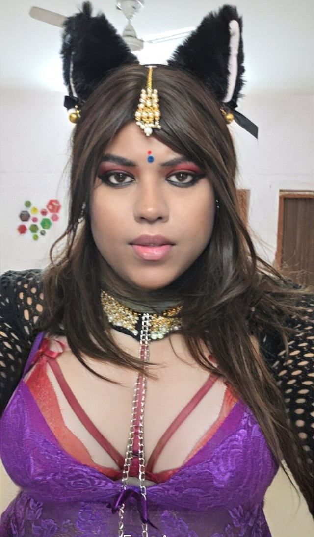 Indian Crossdresser Shemale Rina Huge Dildo Fuck Ass Spread with Voice (Veronika69)