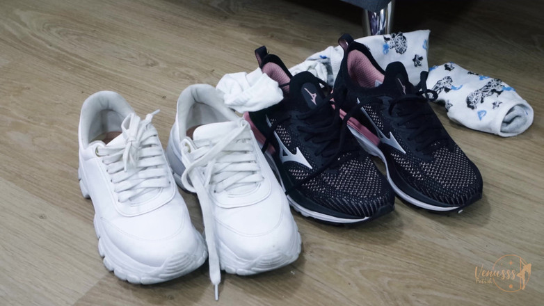 Venusss fetish: वीनस और लुआना योग पैंट में गर्म पैर पूजा में!