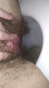 Pissen uit een bosje gouden regen close-up - Ginnagg