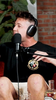 Jackson O'doherty se svléká nahá a odhaluje tajemství ložnice