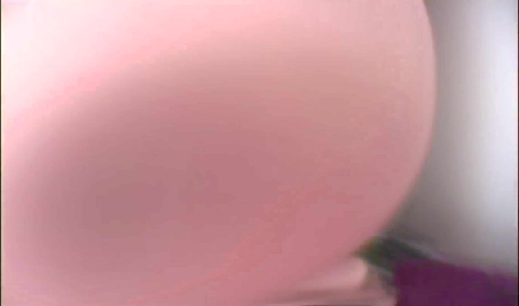 Solo Austria: Cô bé tóc nâu gợi cảm cưỡi sybian
