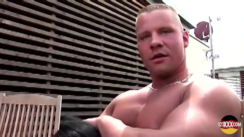 123XXX - 100% Amateurs: Sarkık memeli ateşli Alman piliç açık havada yarağa biniyor