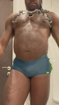 Bathroom Black Muscle Flex & Muscle Butt Performance