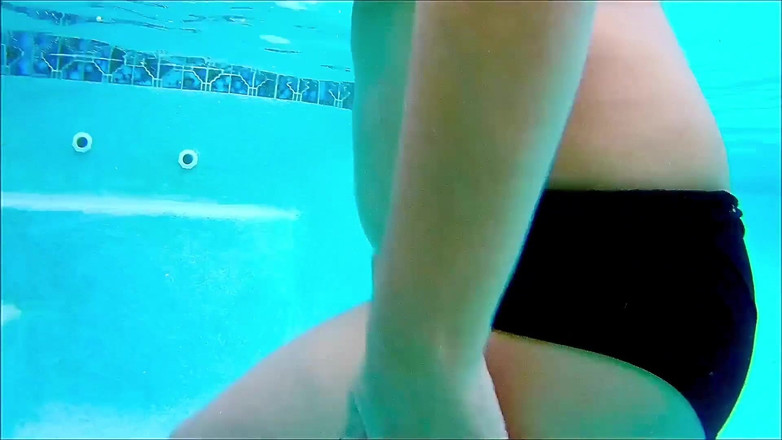 VeeVee Vixen: Gros nichons, nage