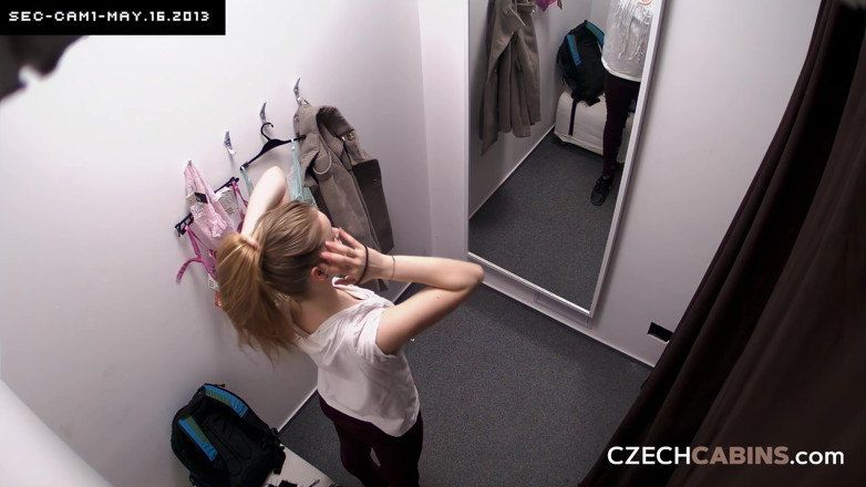 Czech Cabins: Çek kabinleri 26: sarışın bomba çıplak - kamera her sikişi yakaladı!