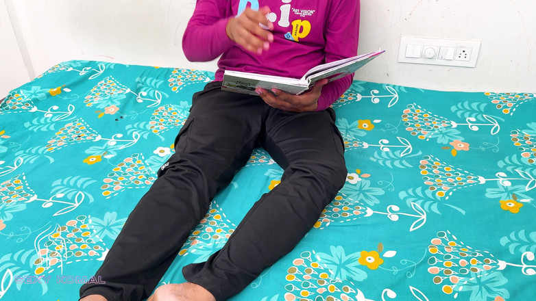 Sexy Komal: Cuando el armario de Komal no abría, el vecino vino...