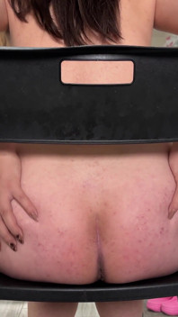 La prova del suono delle scoregge è impazzita: diverse superfici nude + leggings