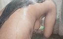 BD Couple Hard Sex: Indisk het tjej visar sin stora röv och bröst
