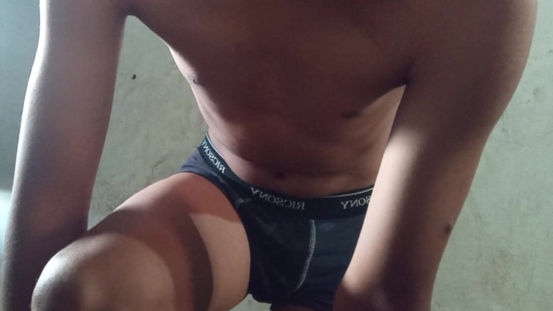 Morx: Chico solo disfruta masturbándose