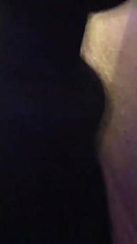 L'orgasmo Sexy Del Clitoride Di Una MILF Attraverso Le Mutandine Con L'aiuto Di Un Vibratore..