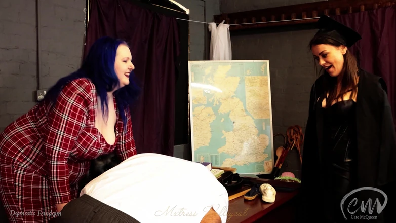 Mxtress Valleycat: Cosquillas en clase