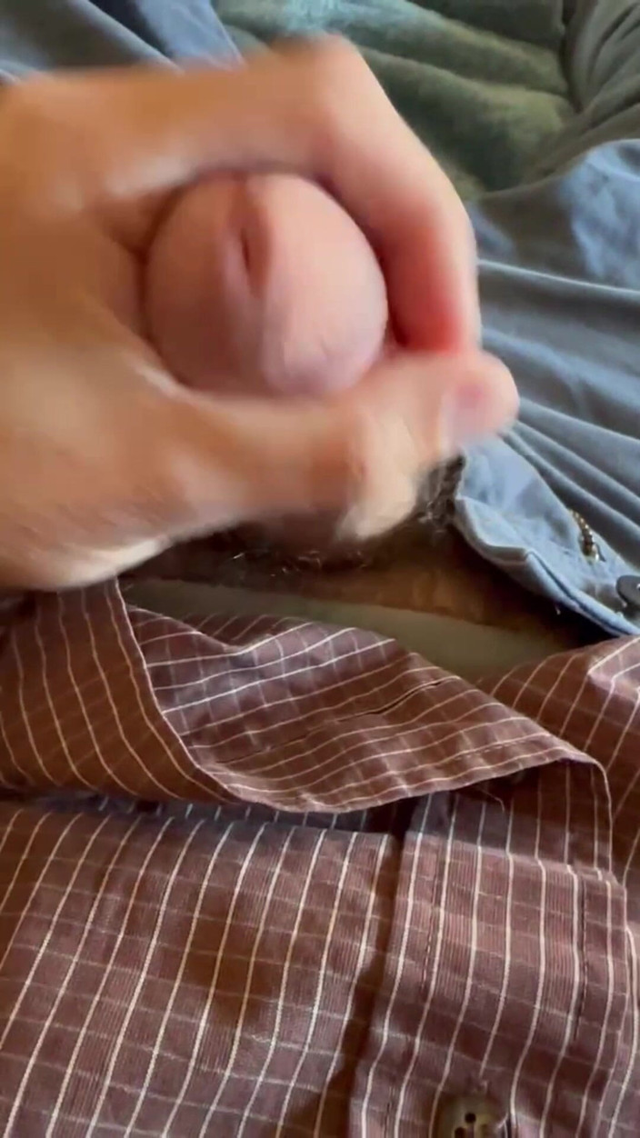 Gay Soldier Stuff: Soldado do exército vestindo roupas civis masturba uma bela carga...
