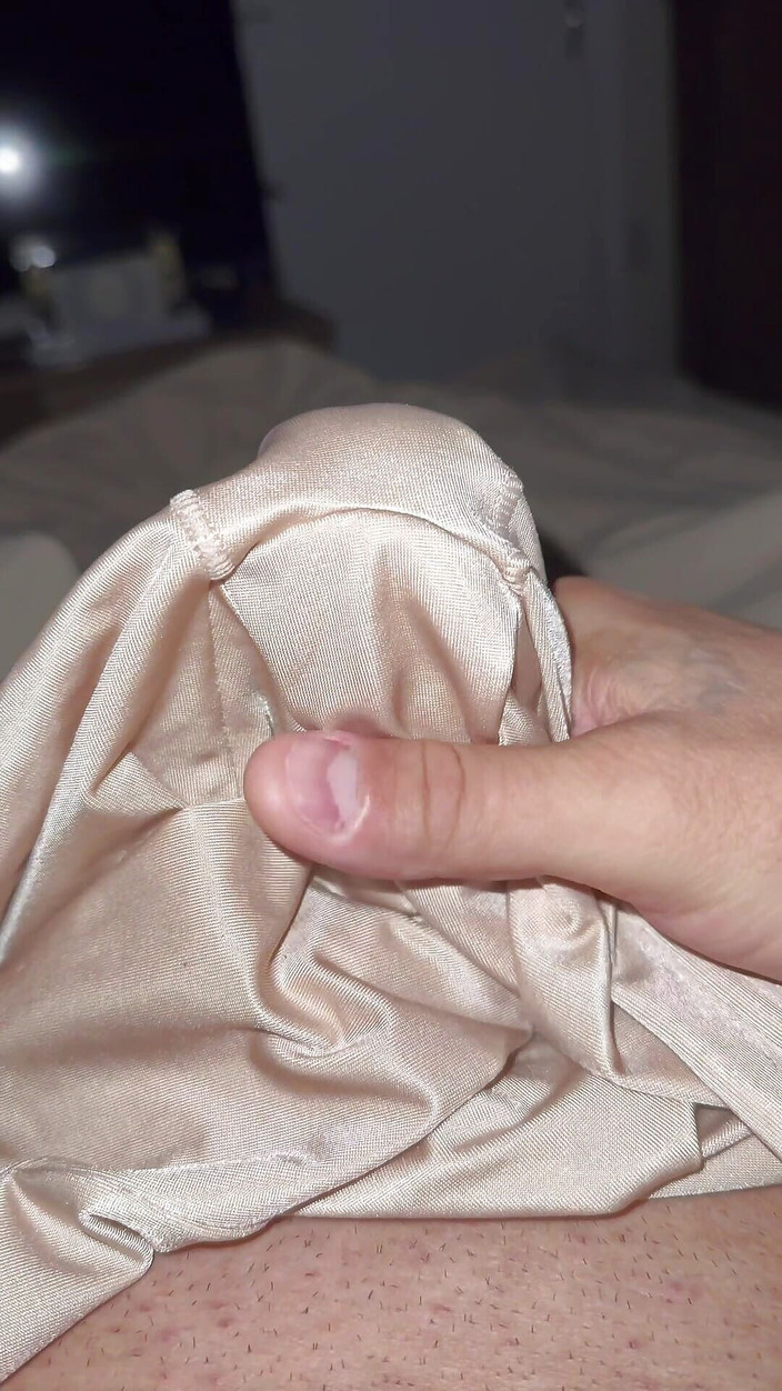 Bigbrook45: Maestros satén de pantalones cortos en el gimnasio, masterbation