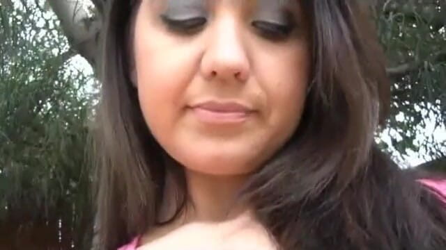 Hard raw sex: Slutty Babe Teasing While Smoking a Cigar Outside