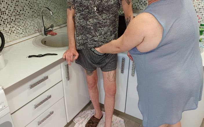 Zona901: Minha sogra chupa meu pau e eu gozo na boca...