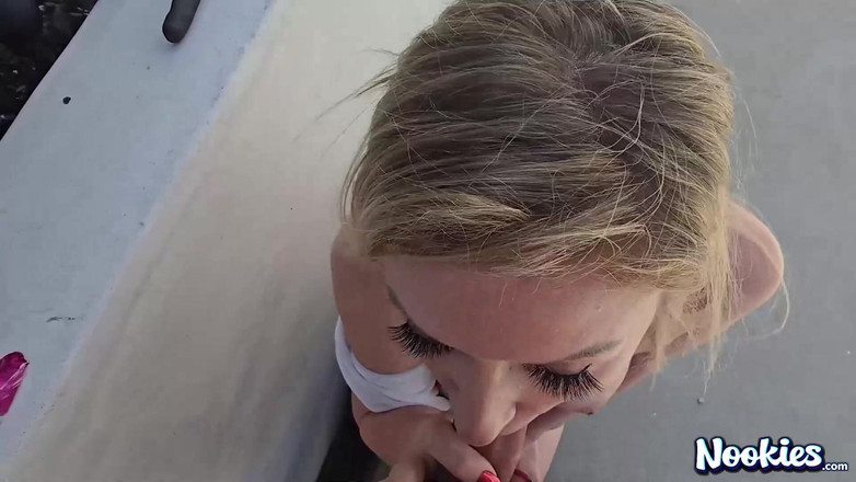 Nookies: Extra speciální creampie nevlastních milfek