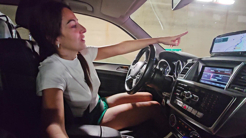 Ferrero anal experience: Vezme mého ptáka do ruky, zatímco jsme uvízli v provozu...